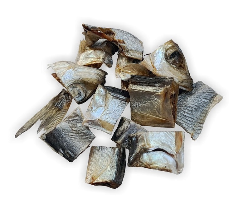 Suszone kawałki śledzia dla psa, wysokobiałkowa przekąska bogata w kwasy omega